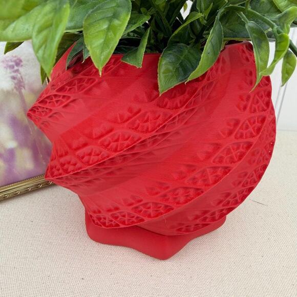 The Shell Planter, Indoor Flower Pot, Tabletop Planter, Spiral Planter - Picture 2 of 10